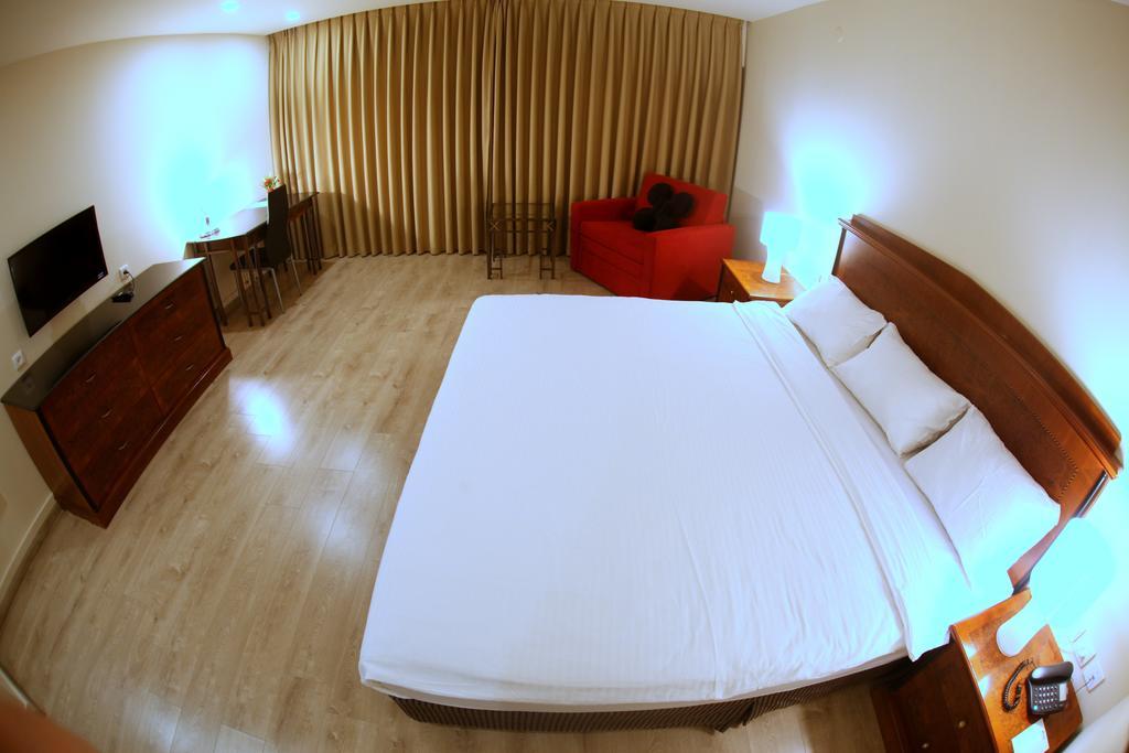 Avia Hotel & Resort Yehud-Monosson Eksteriør billede