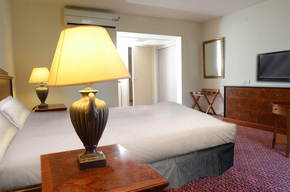 Avia Hotel & Resort Yehud-Monosson Eksteriør billede