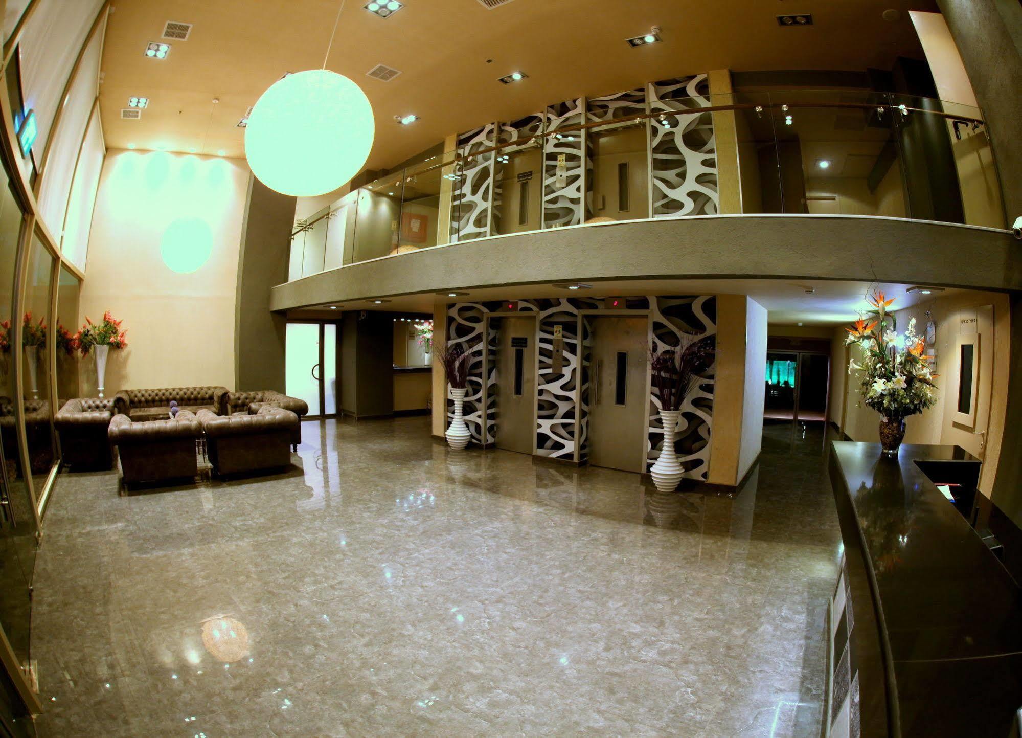 Avia Hotel & Resort Yehud-Monosson Eksteriør billede