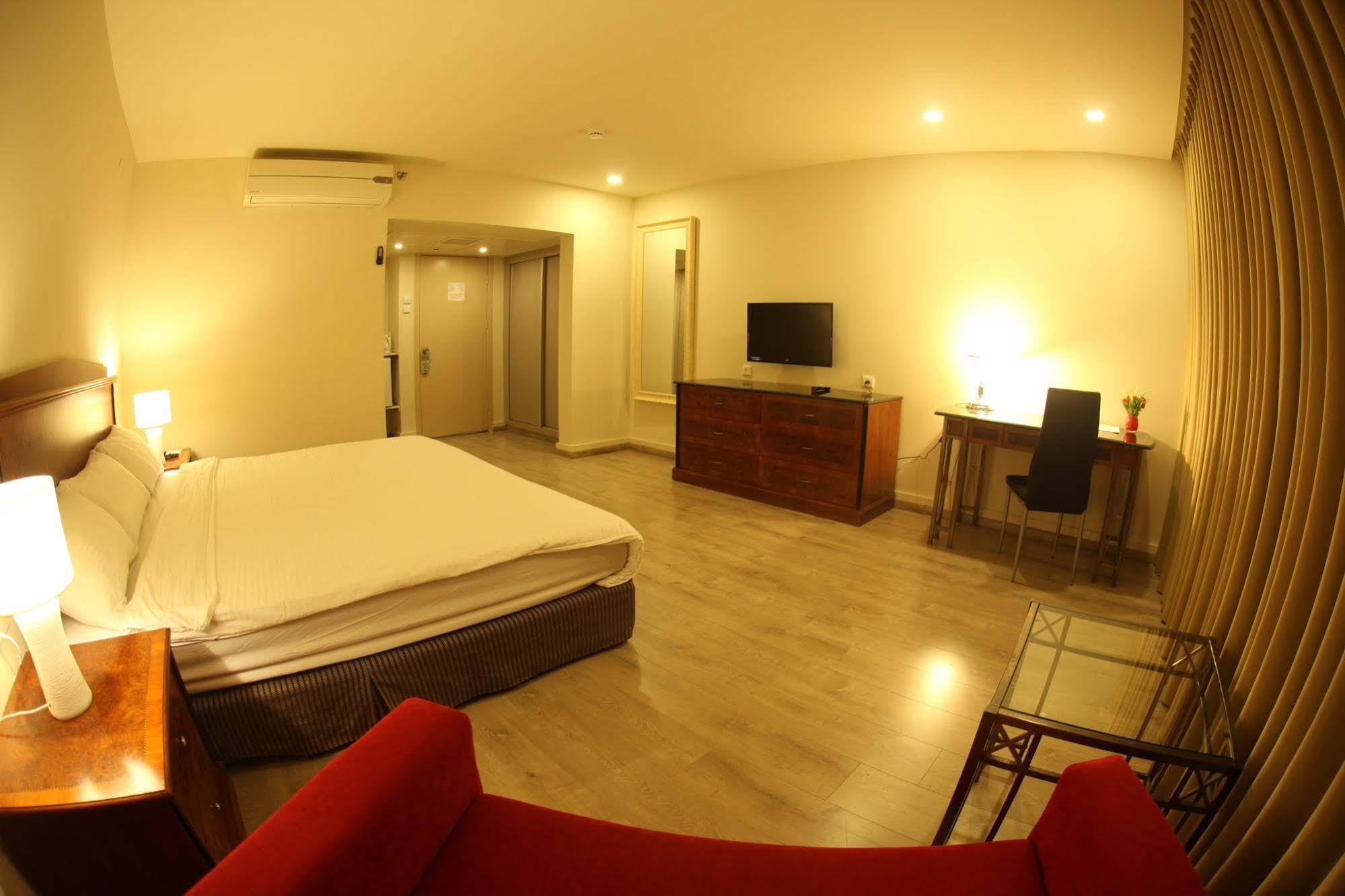 Avia Hotel & Resort Yehud-Monosson Eksteriør billede