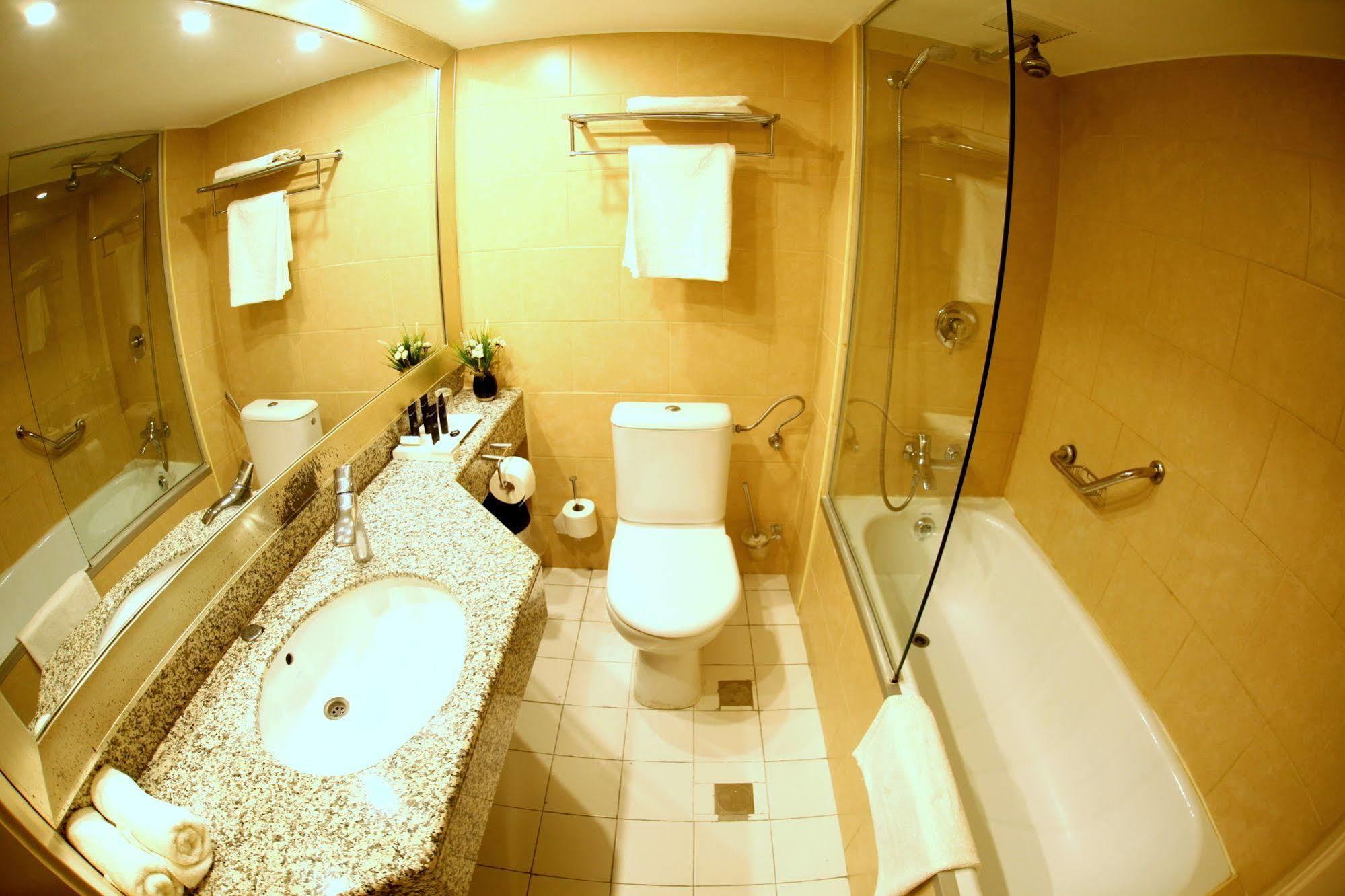 Avia Hotel & Resort Yehud-Monosson Eksteriør billede
