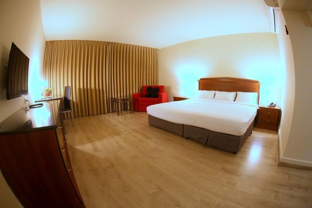 Avia Hotel & Resort Yehud-Monosson Eksteriør billede